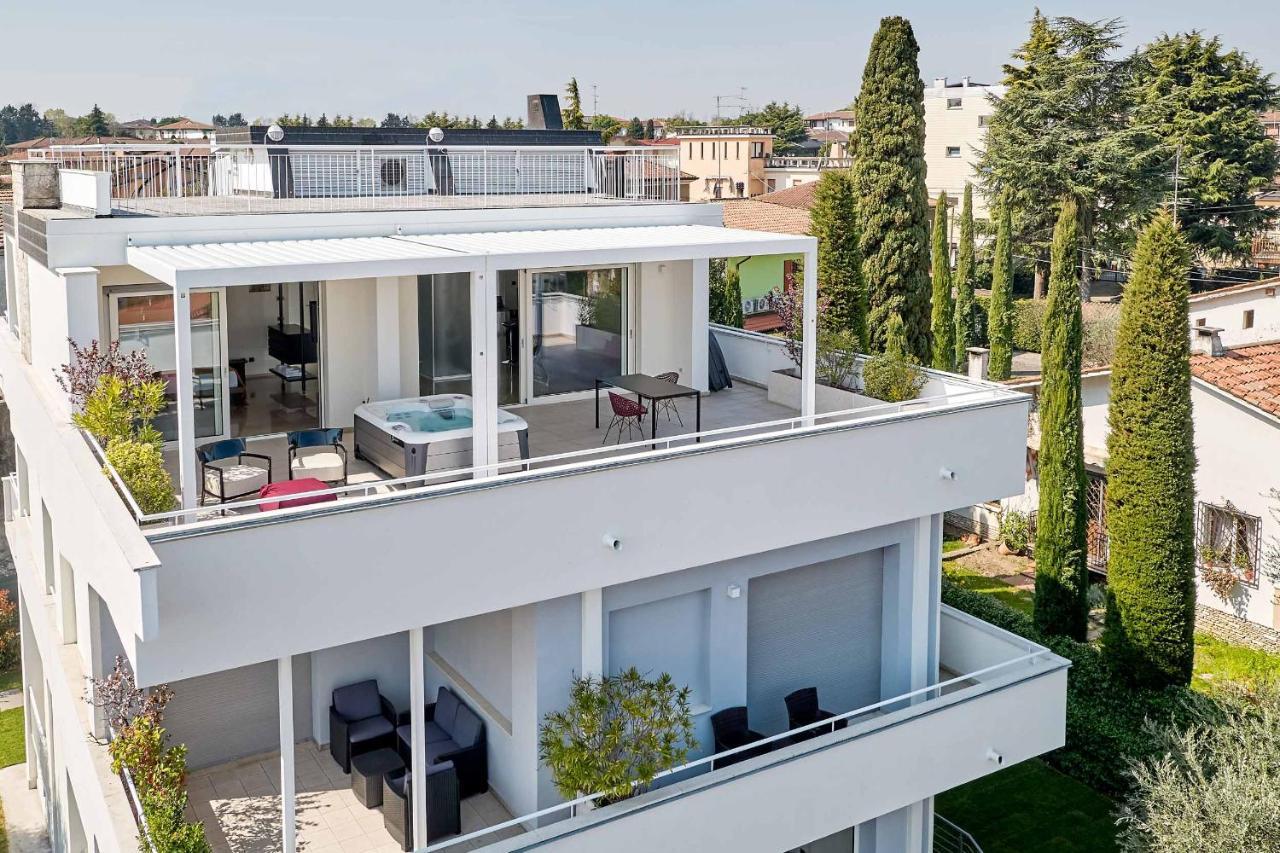 Luxury Suite La Finestra Sul Lago Peschiera del Garda Luaran gambar